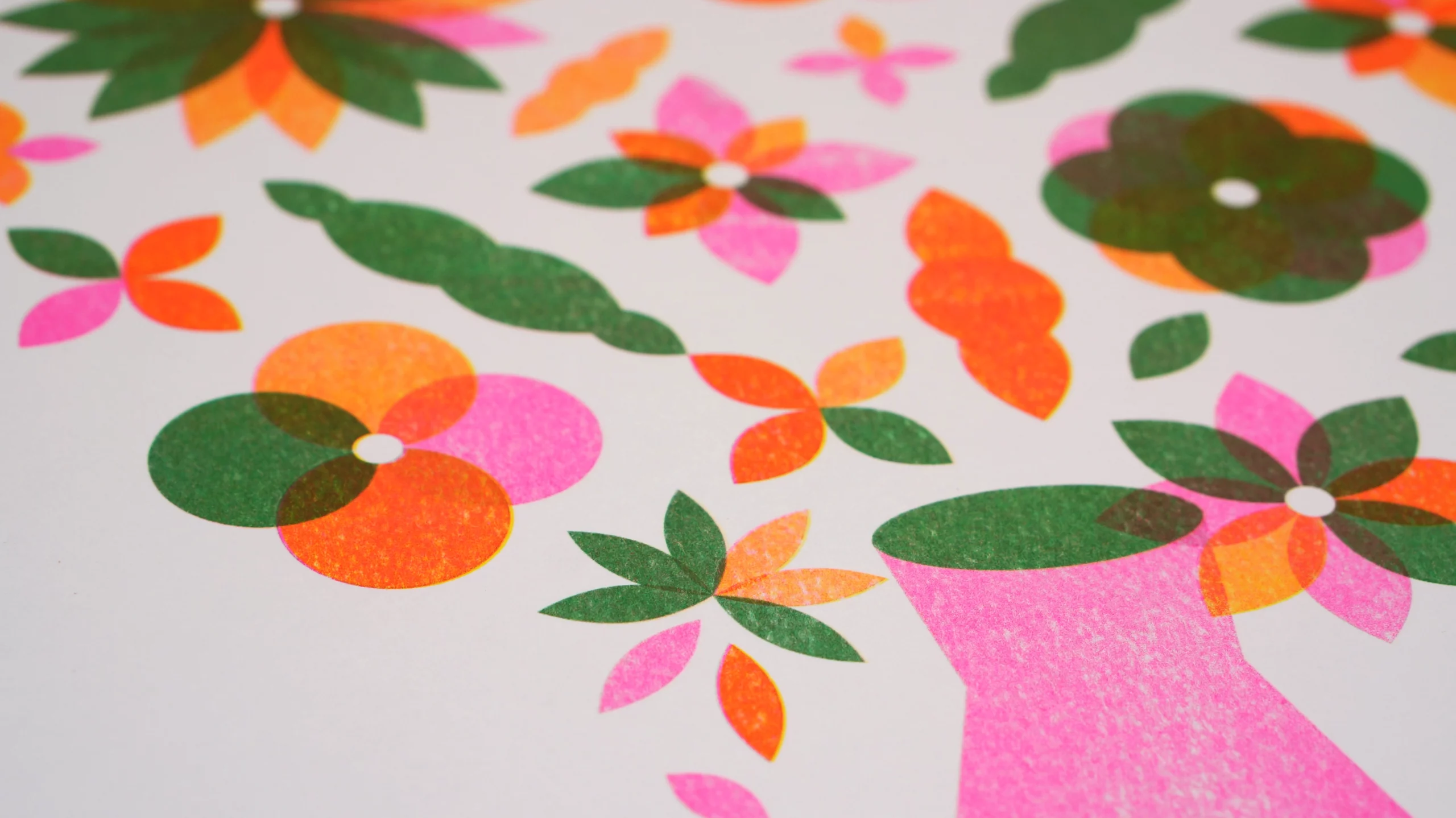 Illustration en risographie représetant un bouquet de fleurs graphiques