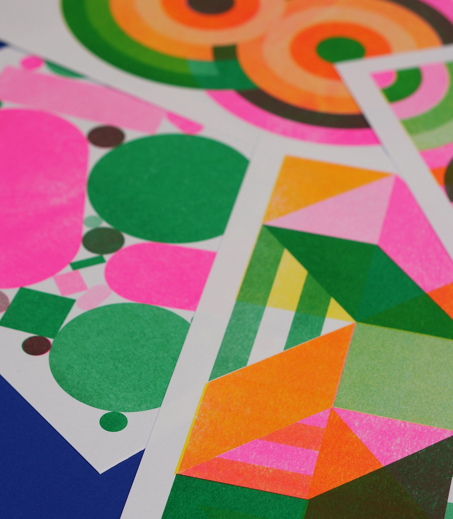 Illustrations en risographie : jeu de formes et de couleurs