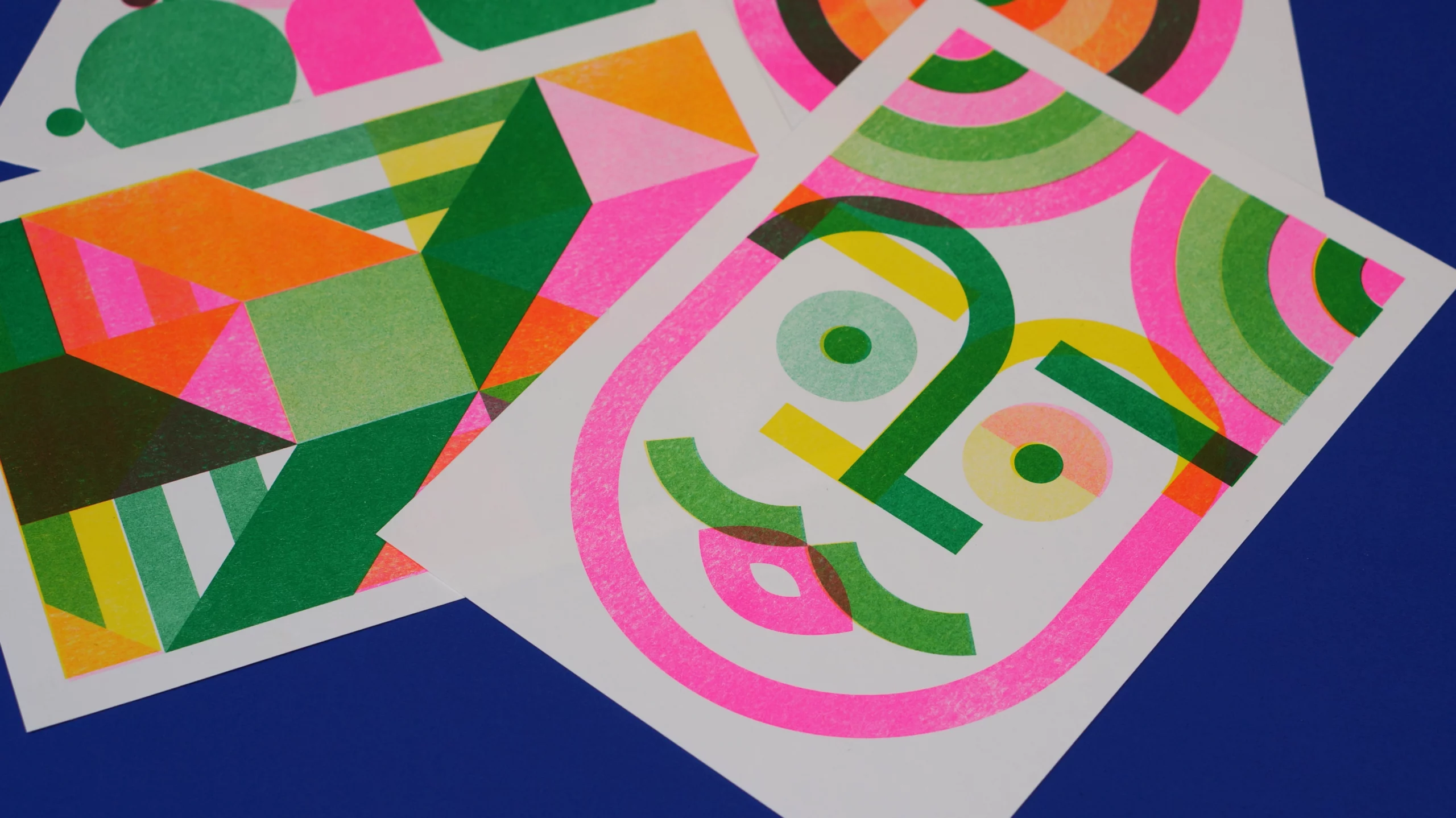 Illustrations en risographie : jeu de formes et de couleurs